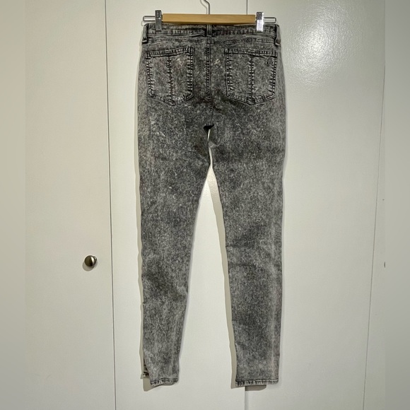 Rag & Bone black acid wash Jean “Legging” no signs wear size 28 like new EUC - Picture 3 of 4